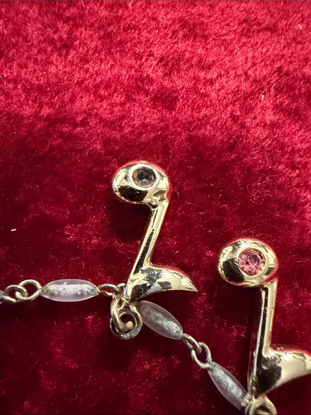 Vintage Gold-Tone Musical Note Charm Bracelet wColored Stones 7” good condition